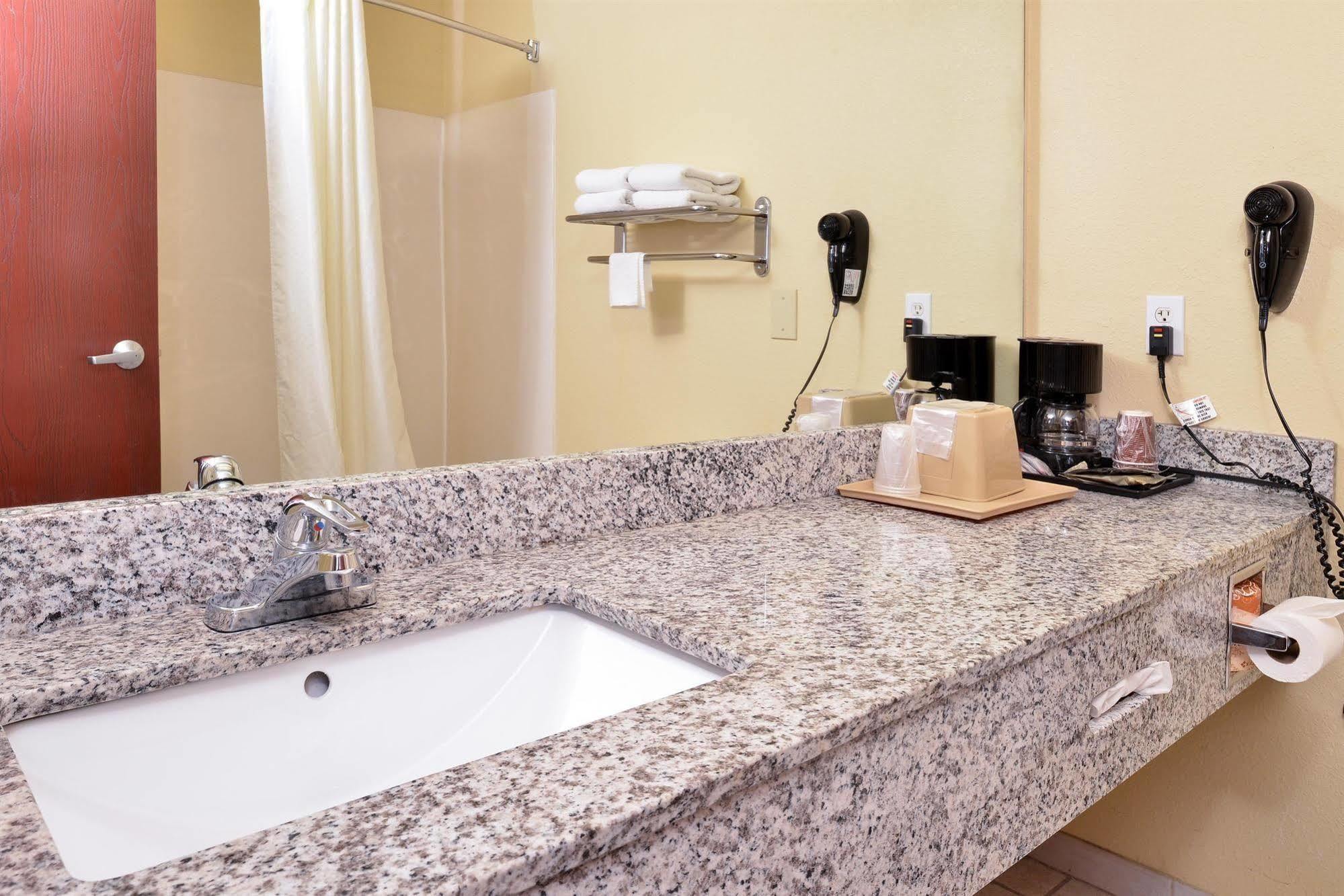 Quality Inn & Suites Форт-Уэрт Экстерьер фото
