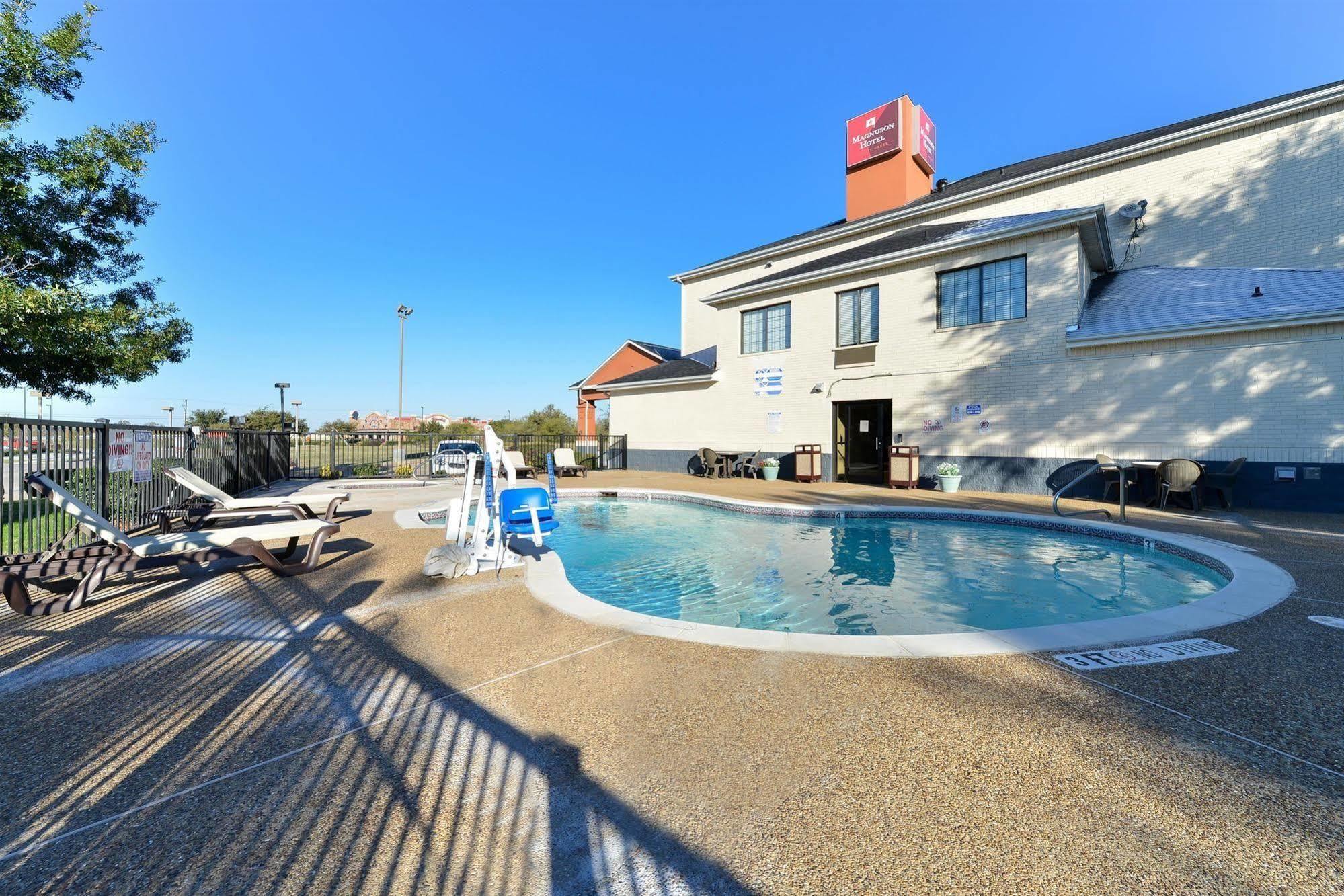 Quality Inn & Suites Форт-Уэрт Экстерьер фото
